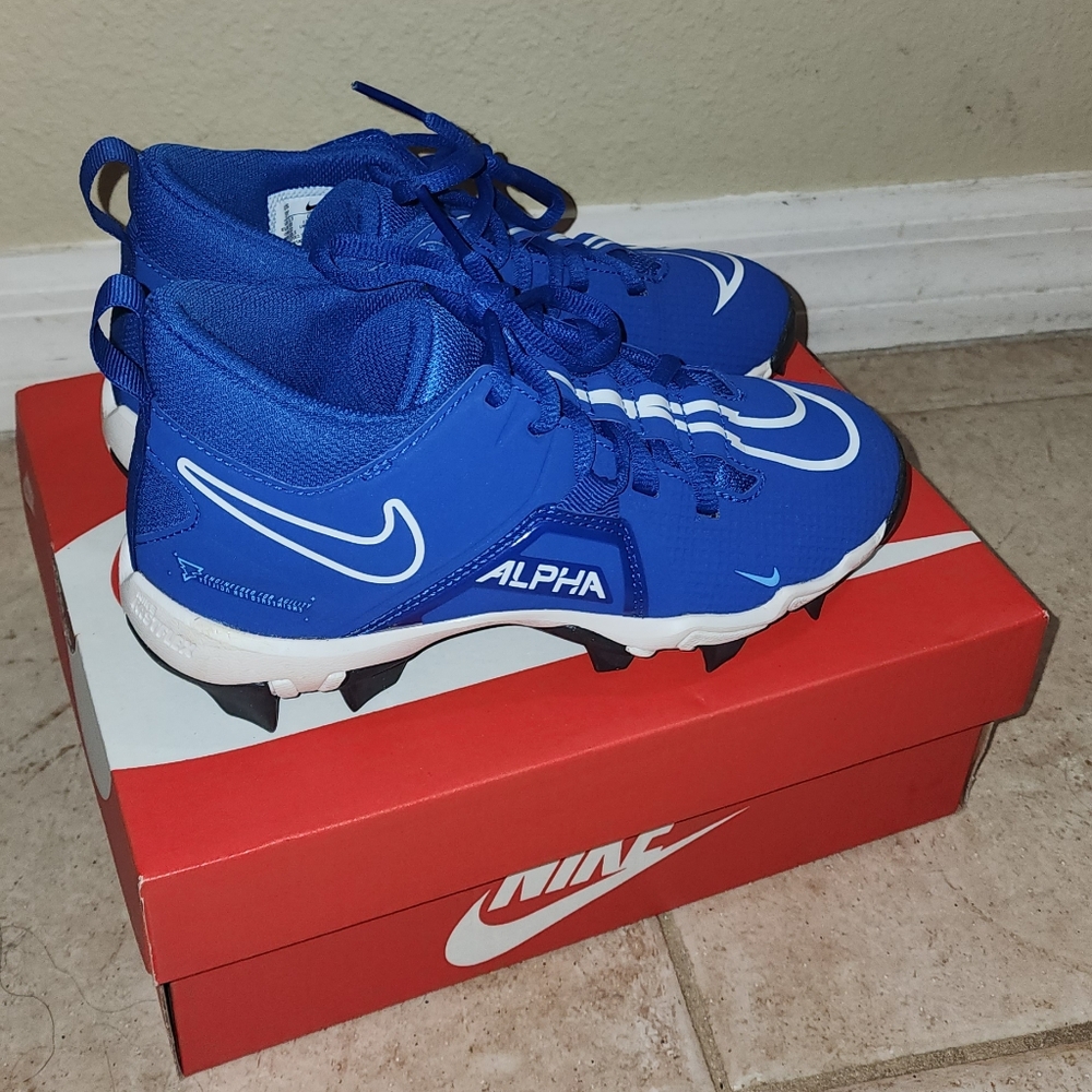 Nike Kids Alpha Football Cleats with box